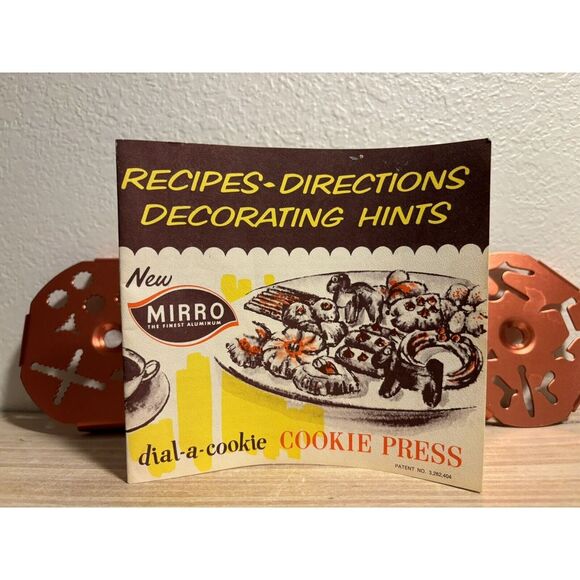 Vintage Mirro‎ Dial-A-Cookie Aluminum Press w/ 3 Discs With Recipe Book - Picture 4 of 6